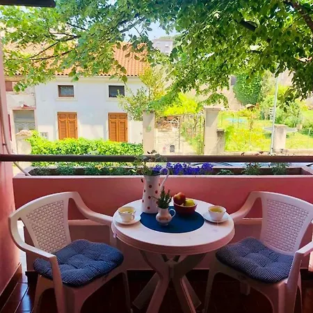 Beautiful With Balcony Apartment *