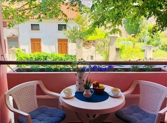 Beautiful With Balcony Apartment *